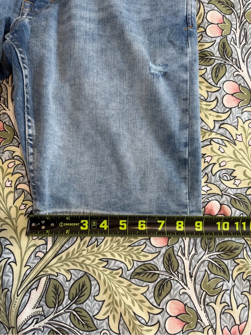 s.Oliver Classic Men's Denim Shorts - Light Blue Size 34. NWOT.